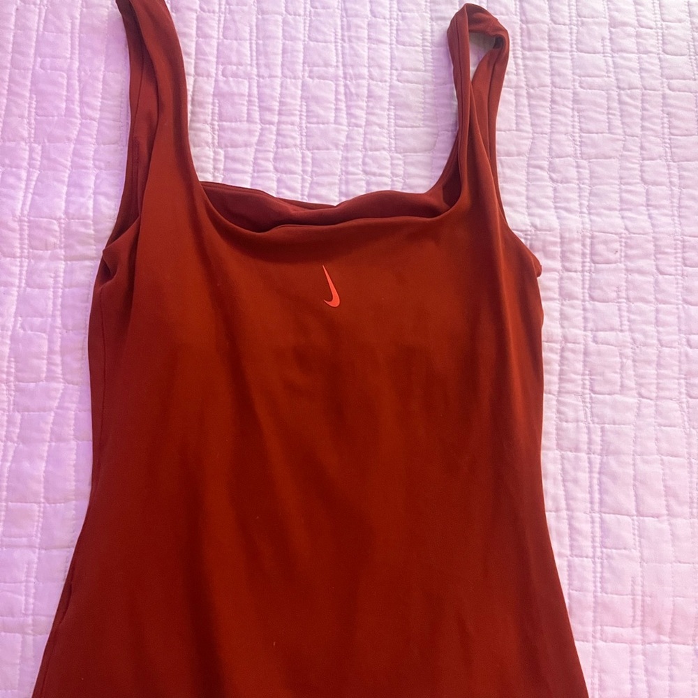 XS Women’s Nike Dri-fit Tank - Picture 2 of 2